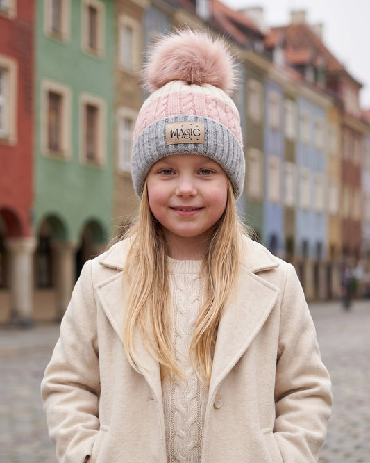 Czapka zimowa dziewczęca Luna — na modelce