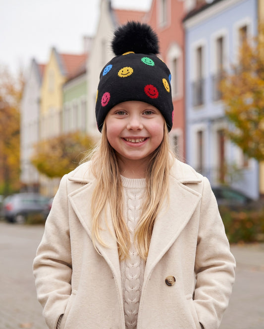 Czapka zimowa dziecięca Kara — na modelce