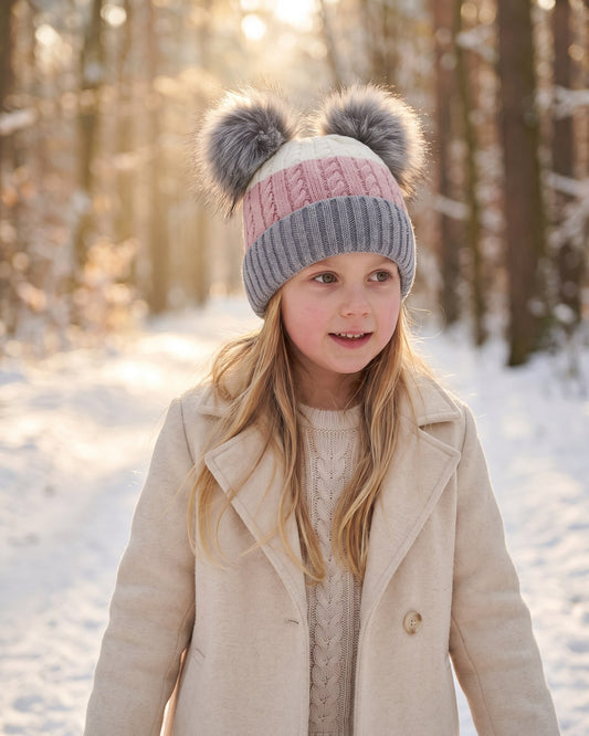 Czapka zimowa dziewczęca Emma — na modelce
