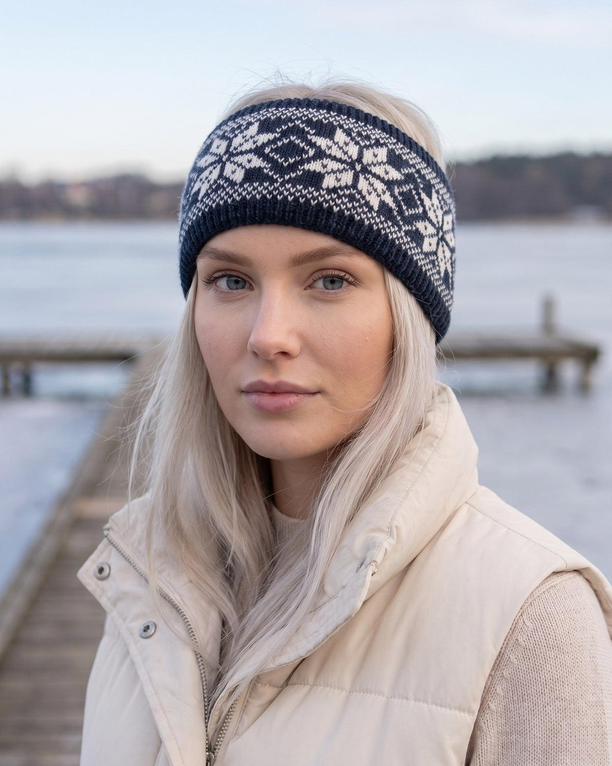 Opaska zimowa damska Gerbera — na modelce