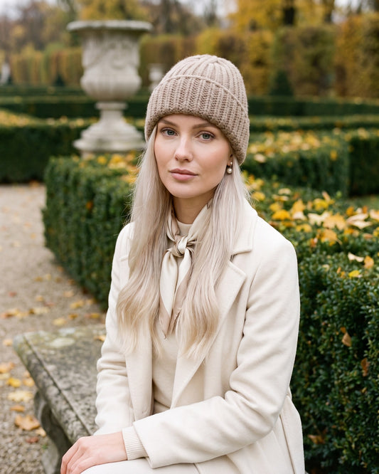 Czapka zimowa damska Hilda — na modelce