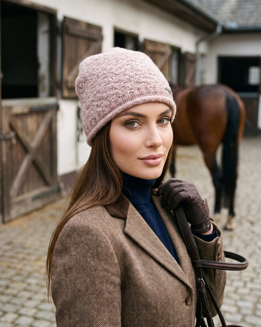 Czapka zimowa damska Kalia — na modelce
