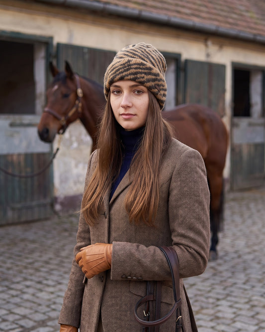 Czapka zimowa damska Laura — na modelce