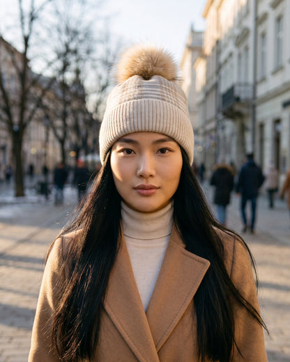 Czapka zimowa damska Lavinia — na modelce