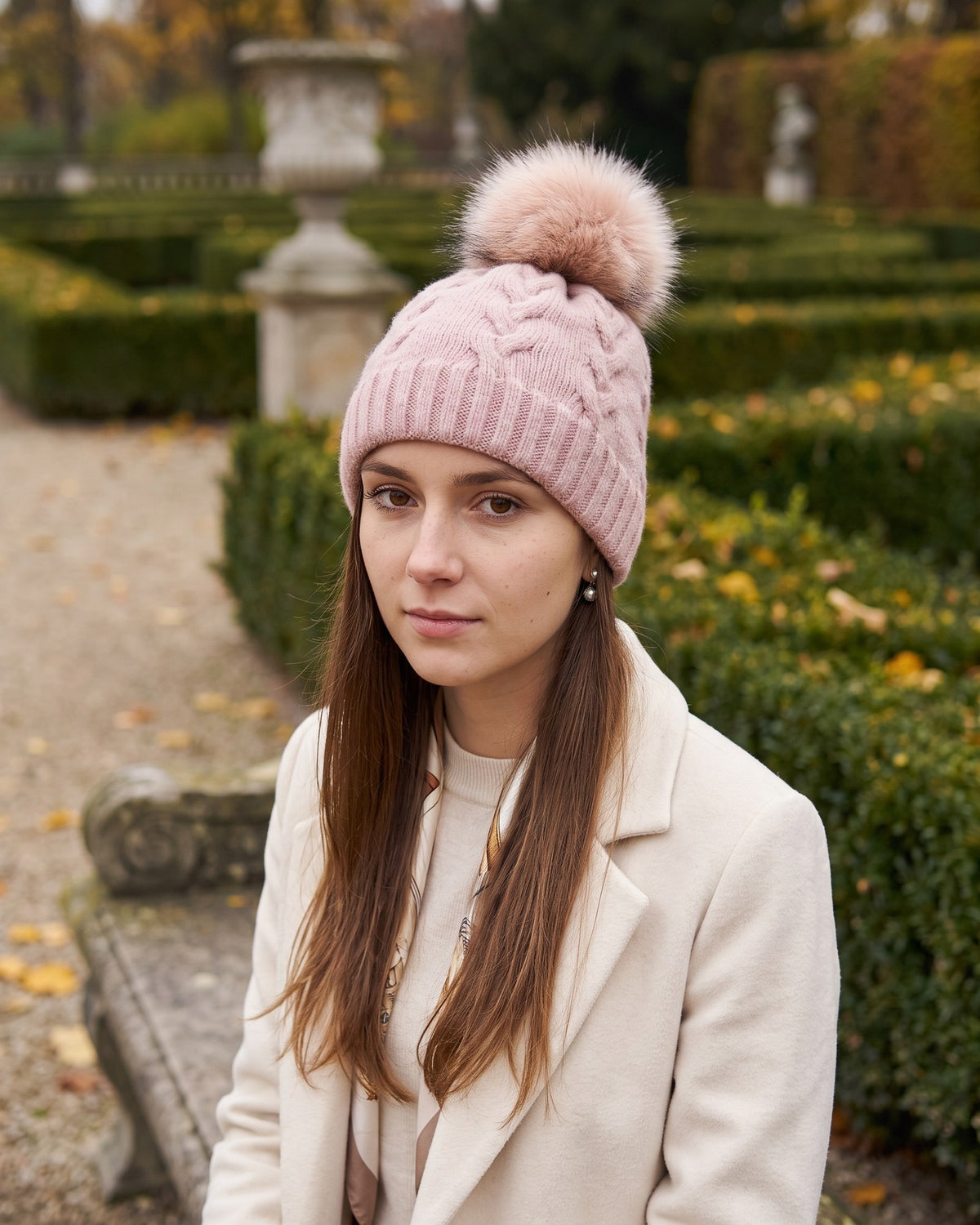 Czapka zimowa damska Liana — na modelce