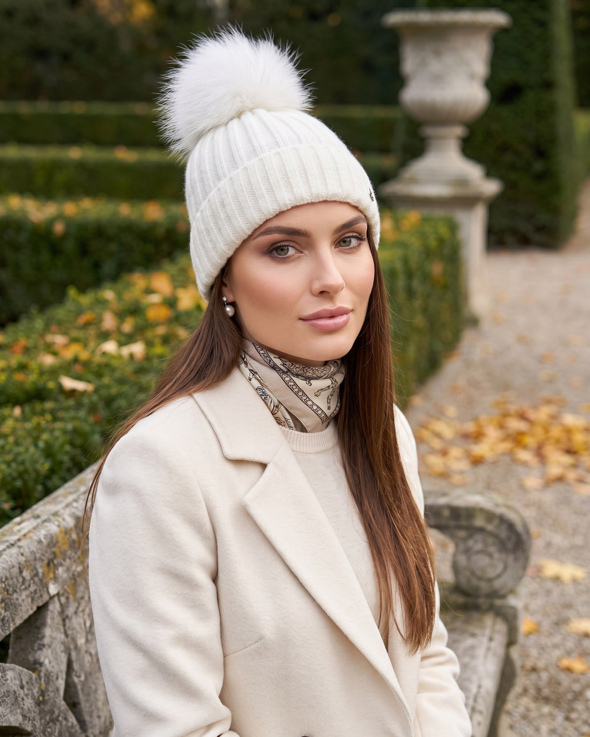 Czapka zimowa damska Nara — na modelce