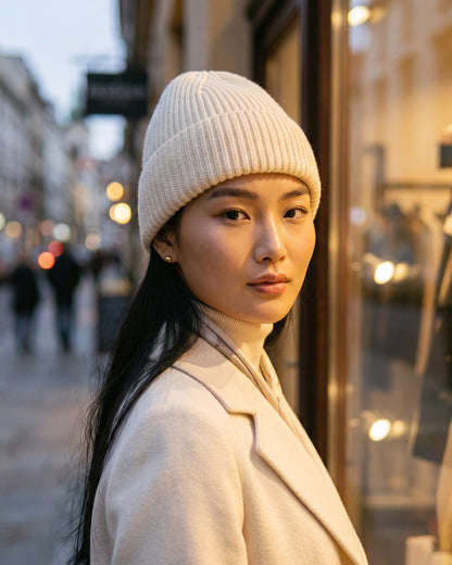 Czapka zimowa unisex Ivona — na modelce