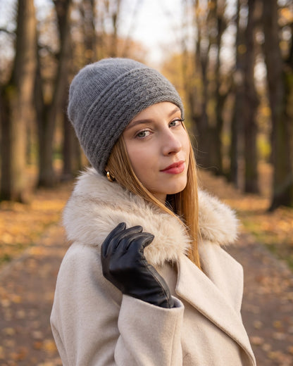 Czapka zimowa damska Klara — na modelce