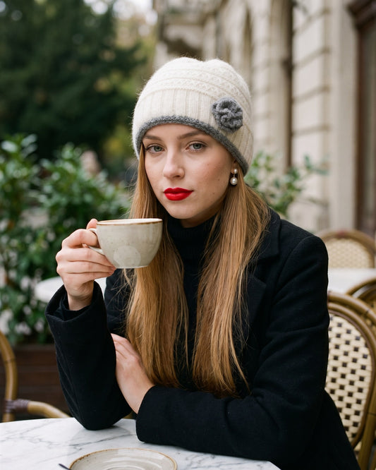 Czapka zimowa damska Olga — na modelce