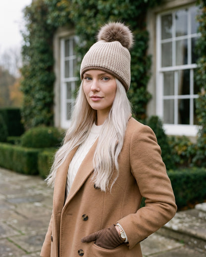 Czapka zimowa damska Elora — na modelce