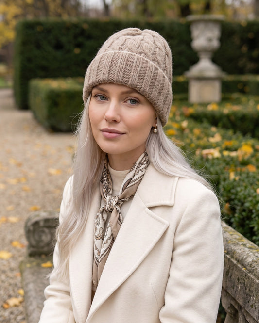 Czapka zimowa damska Fiona — na modelce