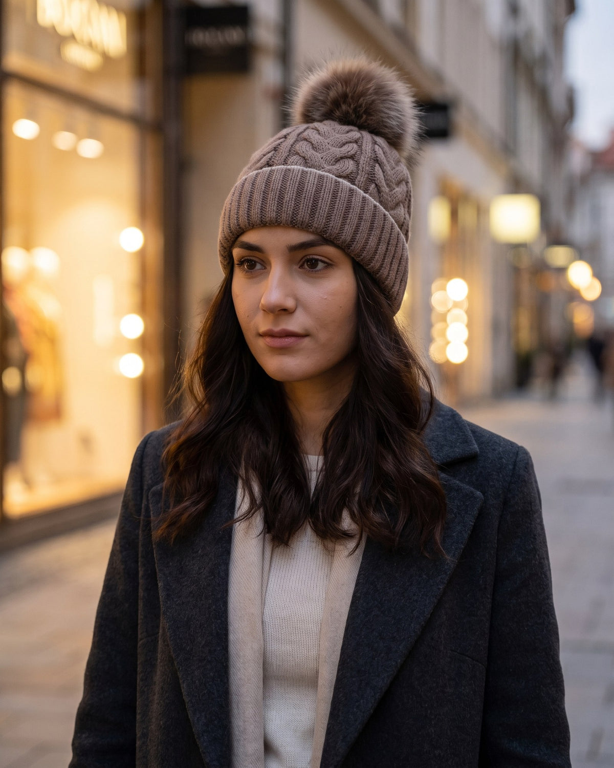 Czapka zimowa damska Noelia — na modelce