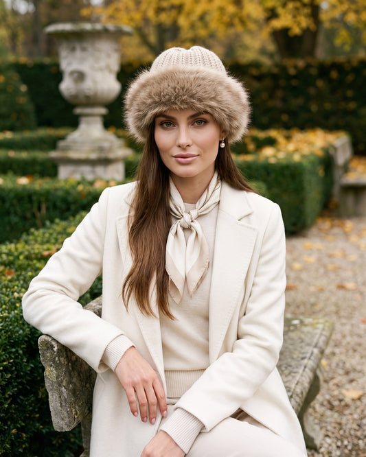 Czapka zimowa damska Ofelia — na modelce