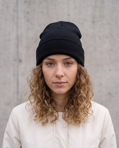 Czapka zimowa unisex Enrica — na modelce