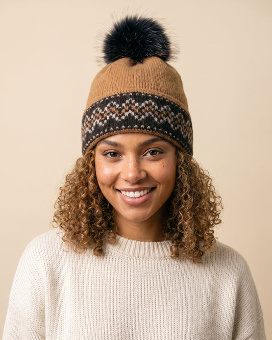 Czapka zimowa damska Rosa — na modelce